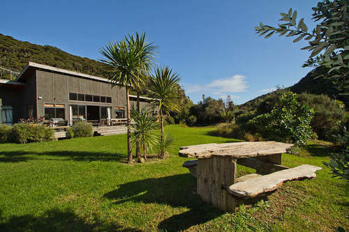 Piha Beachstay Accommodation Экстерьер фото