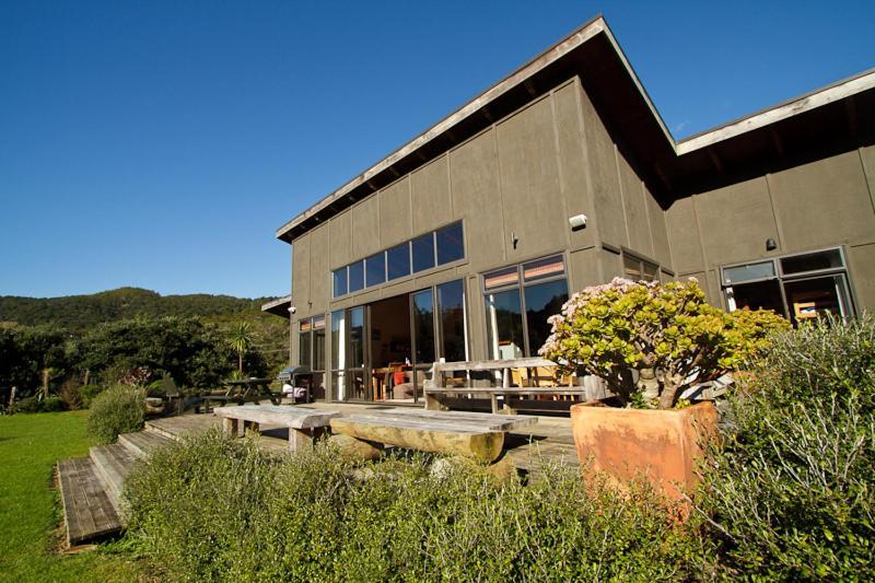 Piha Beachstay Accommodation Экстерьер фото